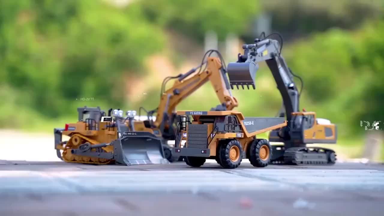 Remote Control Excavator Toy, Construction Rc Digger for Kids  Rechargeable Excavator with Metal Shovel, Lights, Sounds,